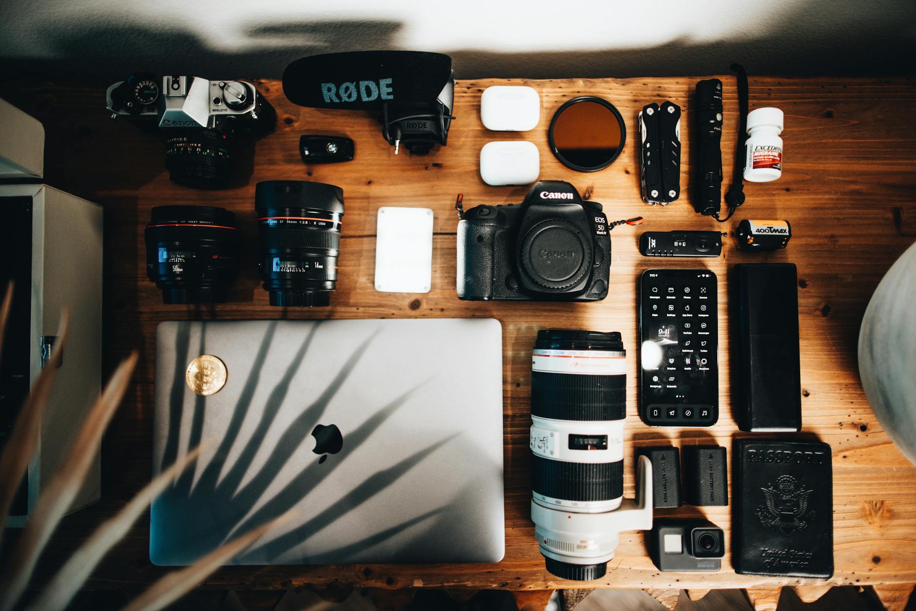 Ilustracja: Gdzie kupić aparat fotograficzny - Kompletny poradnik d Gdzie kupić aparat fotograficzny - Kompletny poradnik dla fotografów - zdjecie w tresci
