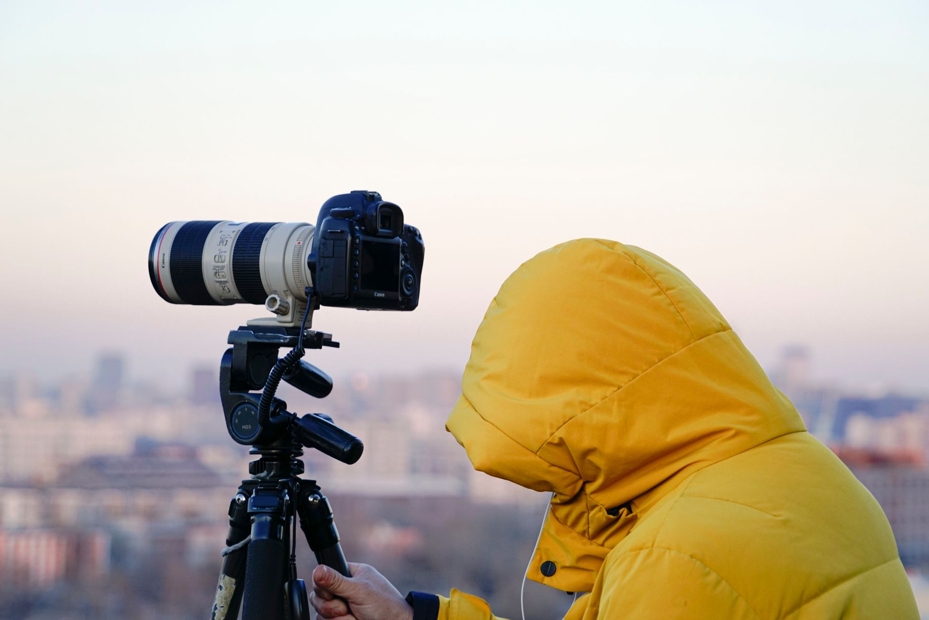 Głowica statywu rodzaje – jak wybrać kulową, 3D, olejową czy gimbal - zdjecie w tresci