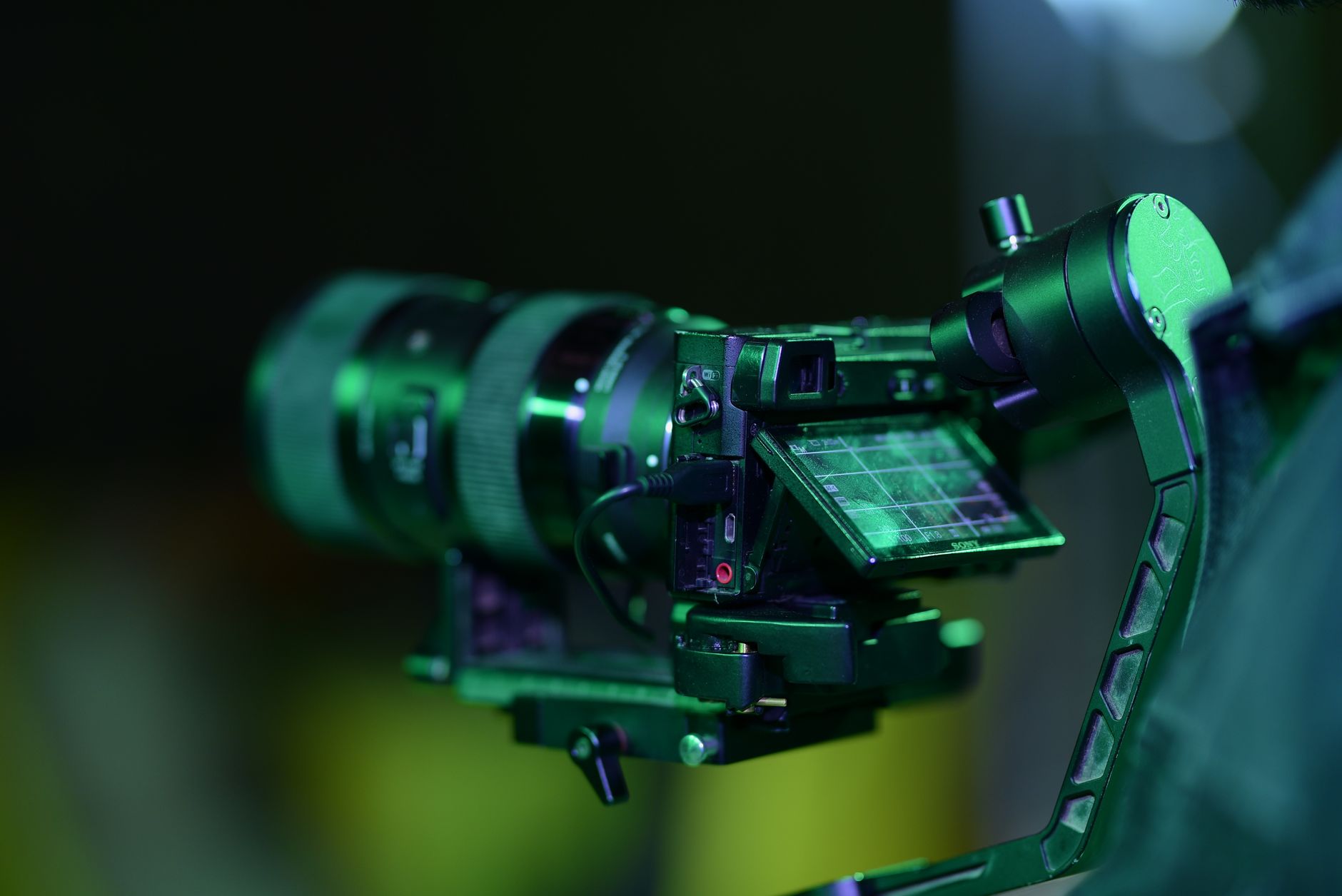 Ilustracja: Gimbal czy stabilizacja optyczna – co wybrać do zdjęć i Gimbal czy stabilizacja optyczna – co wybrać do zdjęć i filmów? - zdjecie w tresci